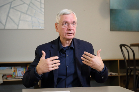 Kārlis Šadurskis: "Skola ir tas posms, kas veido mūsu nākotnes sabiedrību. Un tas taču ir absolūti nenormāli, ja mūsu jaunā paaudze nav spējīga latviski saprasties."