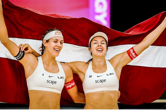 Nu arī Latvijas pludmales volejbolā, savulaik kā dāmu basketbolā, ir savas zelta meitenes – Tīna Graudiņa un Anastasija Samoilova 2025. gada pasaules čempiones! Nu arī Latvijas pludmales volejbolā, savulaik kā dāmu basketbolā, ir savas zelta meitenes – Tīna Graudiņa un Anastasija Samoilova 2025. gada pasaules čempiones!
