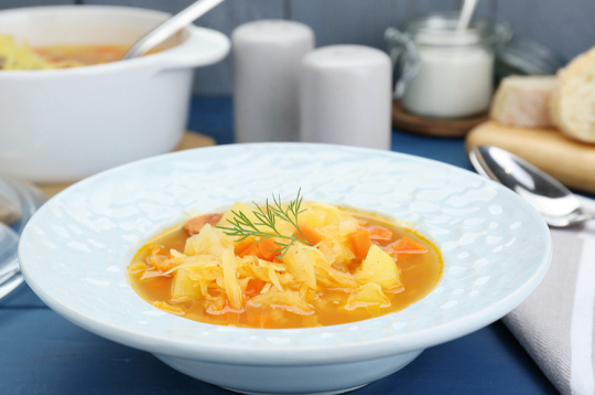 Skābu kāpostu zupa.