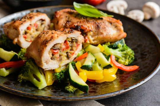 Vistas rulete ar šampinjoniem un burkāniem.