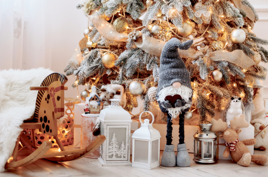 Tikai XIX gadsimtā piedzima šodienas Ziemassvētki – ģimenes svētki skaļa ielu burziņa vietā.