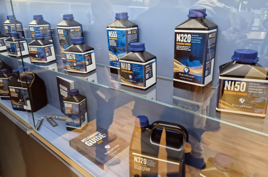 Latvijā visbiežāk pieejami Vihtavuori pulveri no Somijas. Latvijā visbiežāk pieejami Vihtavuori pulveri no Somijas.