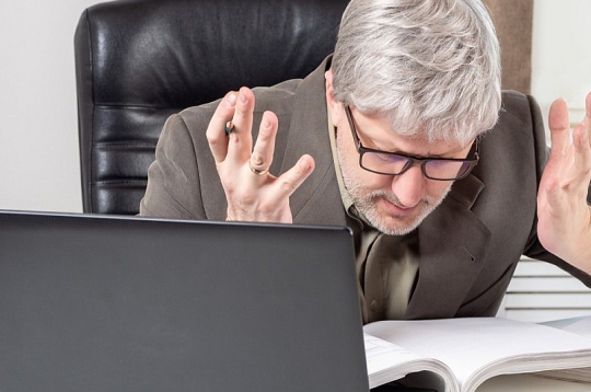 Viens no ilgtspējas nodrošināšanas līdzekļiem ir ilgtspējas ziņošana, taču tā vienlaikus bieži tiek apzīmēta ar vārdiem "birokrātiski murgi".