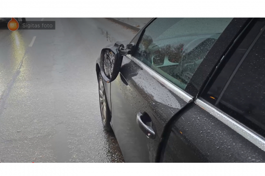 Avārijā cietušais auto. Avārijā cietušais auto.