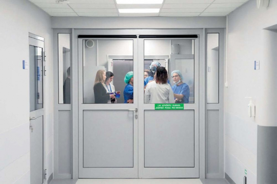 Veselības ministrija vēlas līdz nākamā gada 1. jūnijam pārskatīt stacionāro ārstniecības iestāžu dalījumu līmeņos un tajos nodrošināmos medicīnas pakalpojumus.