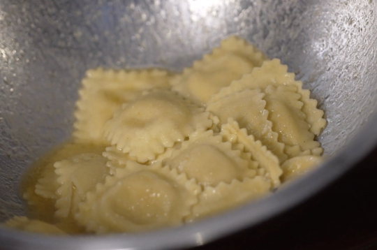 Pelmeņi ar karamelizētu sviestu. Pelmeņi ar karamelizētu sviestu.