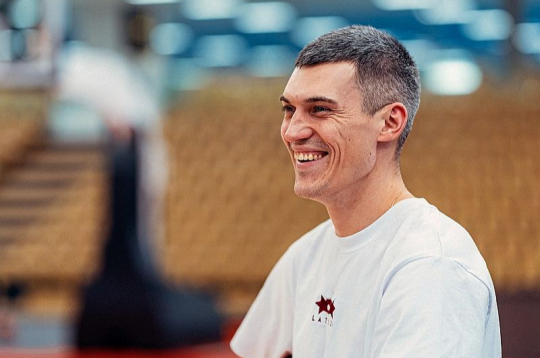 "Es reāli noticēju trenerim un viņa sistēmai. Tikai jāstrādā," par Sito Alonso saka asistents Dāvis Čoders.