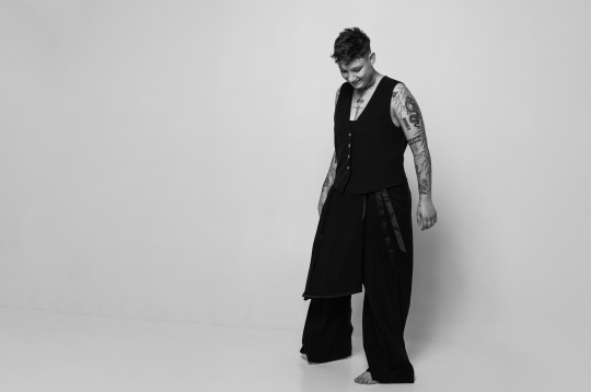 Dziedātāja EMILIJA.