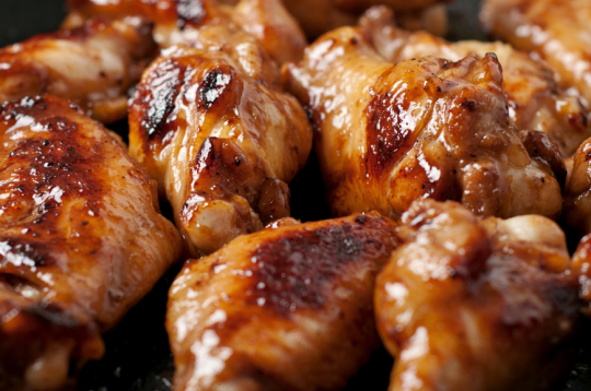 Medū marinēti vistas stilbiņi.