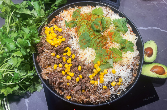 Meksikāņu panna ar rīsiem un brieža gaļu.