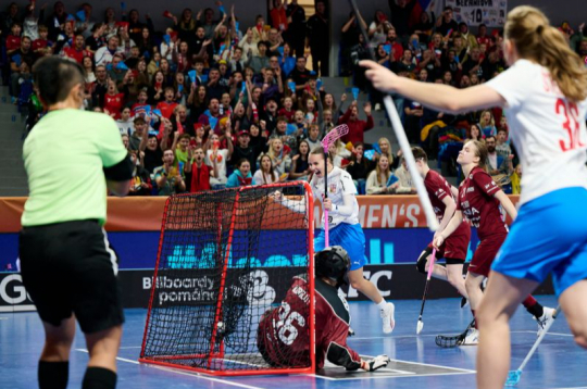 Latvijas sieviešu florbola izlases spēle pret Čehijas sieviešu florbola izlasi.