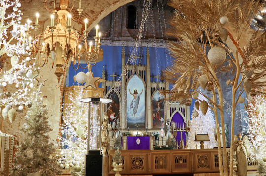 Gaismas dārzs Ropažu baznīcā. Gaismas dārzs Ropažu baznīcā.