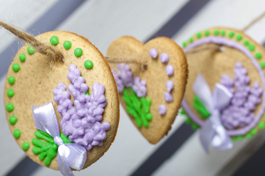 Baltās lavandu mīklas piparkūkas. Baltās lavandu mīklas piparkūkas.