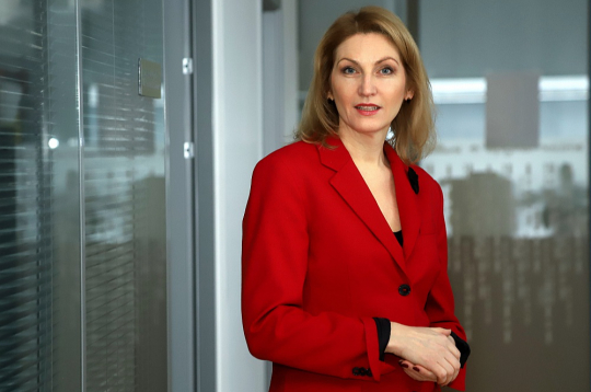 Ilze Stobova: "Cilvēki pamet darbu izglītības jomā ne tāpēc, ka nepatiktu strādāt skolā, bet tāpēc, ka nespēj ieguldīt savu laiku, lai apkalpotu sistēmu ar nemitīgām atskaitēm, papīriem un pārbaudēm."