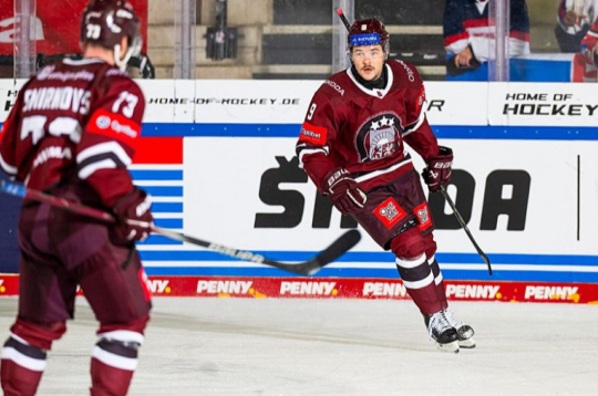 Renārs Krastenbergs novembrī Vācijas kausa izcīņā spēlē pret Austriju guva divus vārtus. Renārs Krastenbergs novembrī Vācijas kausa izcīņā spēlē pret Austriju guva divus vārtus.