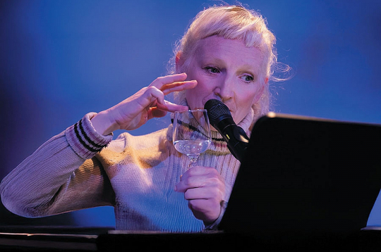 Koncertprogrammā "Guna Zariņa. "Dzeltenais Trotuārs"" skanēs komponistes Annas Veismanes oriģinālmūzika un novatoriskās latviešu modernisma pārstāves, dzejnieces Montas Kromas dzejas darbi. Koncertprogrammā "Guna Zariņa. "Dzeltenais Trotuārs"" skanēs komponistes Annas Veismanes oriģinālmūzika un novatoriskās latviešu modernisma pārstāves, dzejnieces Montas Kromas dzejas darbi.