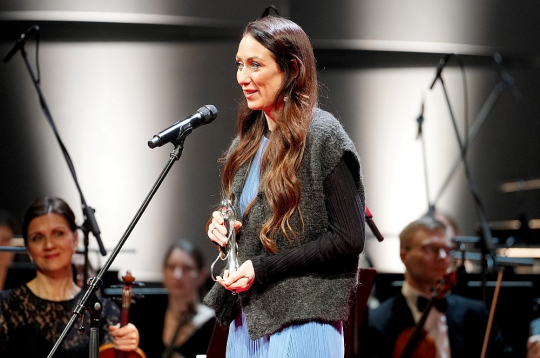 Komponiste Anna Fišere saņēma "Lielo mūzikas balvu 2022" par operu "Vēsā".