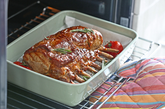 Lai cepetis būtu sulīgs, mīksts un aromātisks, jāievēro vairāki nosacījumi. Lai cepetis būtu sulīgs, mīksts un aromātisks, jāievēro vairāki nosacījumi.