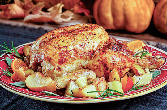 Ar āboliem, apelsīniem un kastaņiem pildīta vista. Ar āboliem, apelsīniem un kastaņiem pildīta vista.