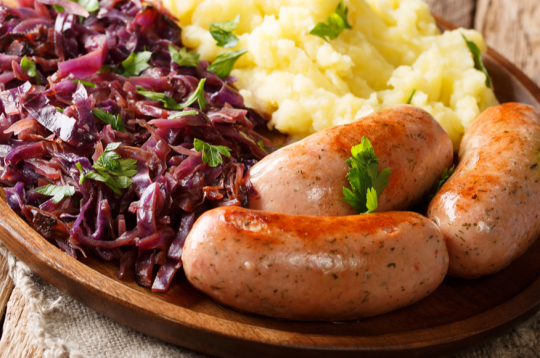 Sautēti sarkanie kāposti ar brūklenēm un sarkanvīnu. Sautēti sarkanie kāposti ar brūklenēm un sarkanvīnu.