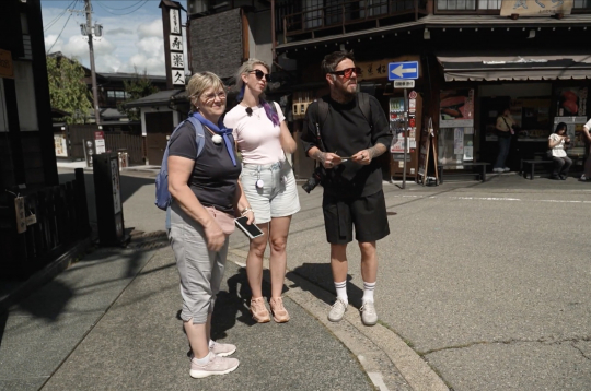 "Četri uz koferiem" Japānā. Un atkal Simsons pazudis... "Četri uz koferiem" Japānā. Un atkal Simsons pazudis...