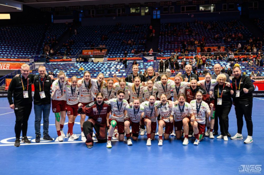 Latvijas sieviešu florbola izlase.