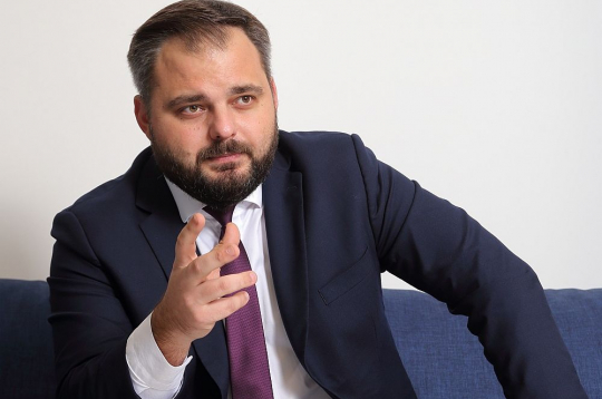 Edmunds Jurēvics: "Ja man jāsalīdzina, tad pašreizējā koalīcijā "Jaunā Vienotība" no savas programmas spēja izdarīt daudz vairāk nekā iepriekšējā koalīcijā ar Nacionālo apvienību un "Apvienoto sarakstu"."