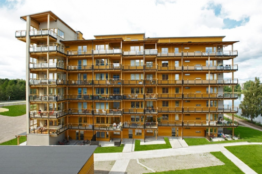 Koka daudzdzīvokļu nams. Koka daudzdzīvokļu nams.