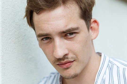 Artis Jančevskis: "Jau no agras bērnības baidījos iestrēgt tādā kā ritenī – no rutinētām lietām, tāpēc visu laiku mēģinu meklēt kādas jaunas iespējas, sevi gluži vai izsist ārā no riņķa vienveidības."