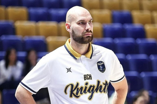 Jura Vasiļjeva vadītā "Dark Knights" ar 14 spēlēs izcīnītām 13 uzvarām ir Mongolijas čempionāta līdervienība.