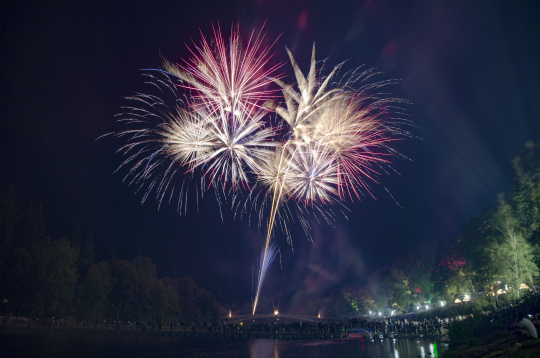 Uguņošana. Uguņošana.