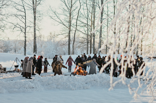Uguns ziemas saulgriežos simbolizē spēku un aizsardzību pret tumsu. Uguns ziemas saulgriežos simbolizē spēku un aizsardzību pret tumsu.