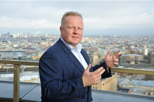 Latvijas Ūdeņraža asociācijas valdes priekšsēdētājs Ģirts Greiškalns: "FNG juridiskās pārstāvniecības slēgšana var, iespējams, ietekmēt laika grafiku un prasīt papildu investoru meklēšanu, taču stratēģiskie plāni un paziņotie investīciju projekti paliek spēkā."