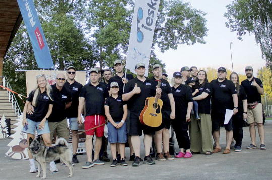 "Pulsar/Ieskaties.lv" komanda mednieku festivāla "Minhauzens" atklāšanā.