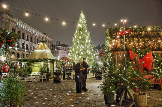 Ziemassvētku tirdziņš Rīgā Doma laukumā būs atvērts līdz 4. janvārim.