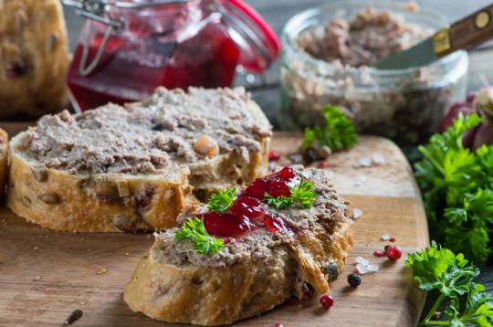 Vistas aknu pastēte.