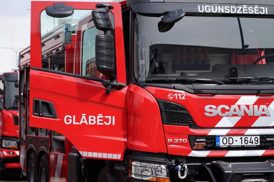 Ugunsdzēsēju auto. Ugunsdzēsēju auto.