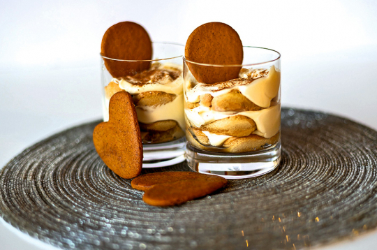 Piparkūku tiramisu krūzītē.