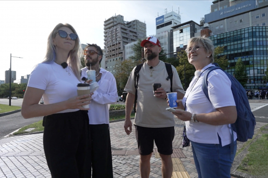 "Četri uz koferiem" Hirosimā. 