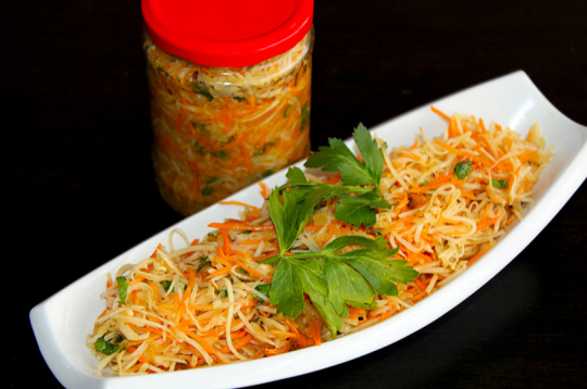 Burkānu un seleriju salāti.