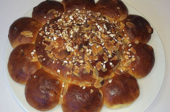 Vācu tradīcijas Trijkungu dienas pīrāgs.