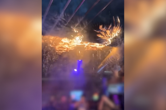 Ekrānuzņēmums no aizdegšanās brīža. Ekrānuzņēmums no aizdegšanās brīža.