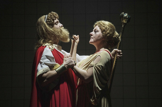 Māra Mennika – Mēdejas lomā, Mārtiņš Liepa – Aigejs – Atēnu valdnieks.