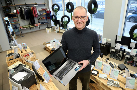 SIA "Latvijas Zaļais punkts" valdes loceklis Kaspars Zakulis: "Mūsu veikalā "Lab!" var atrast visdažādāko lietotu un saremontētu sadzīves tehniku, arī datorus.
