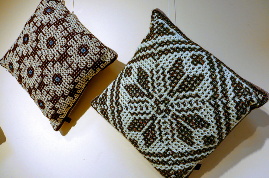 Darbi mozaīktamborēšanas tehnikā.