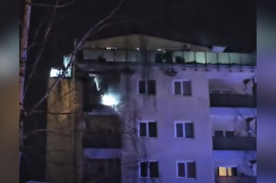 Ekrānuzņēmums no ugunsgrēka vietas.