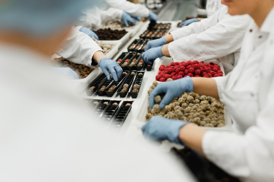 Uzņēmuma ražotnē.