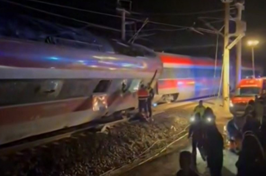 Ātrvilcienu sadursme Spānijā.