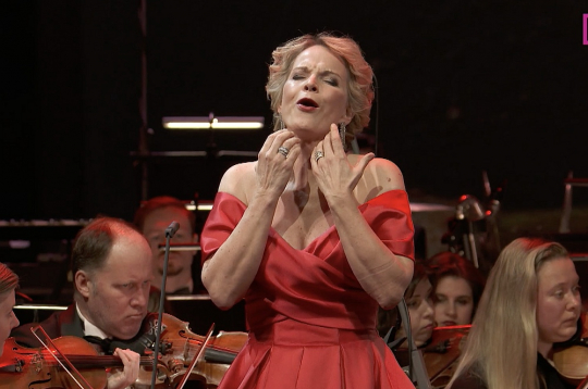 Latvijas Radio 3 "Klasikas" 30 gadu jubilejas koncertā "Laiki mainās. Klasika paliek" piedalījās arī operdziedātāja Elīna Garanča.