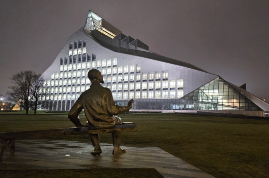 Rainis un Gaismas pils.